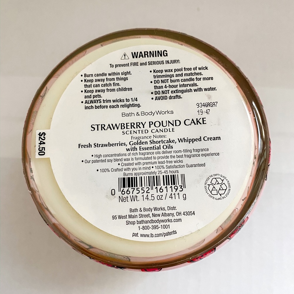 Bath and body works strawberry pound cake candle - Picture 3 of 3